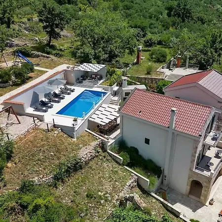 Rustic Nina * Tučepi