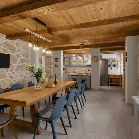 Rustic Nina Lejlighed