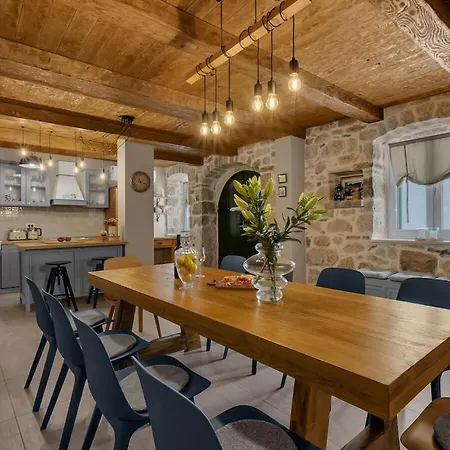 Rustic Nina
